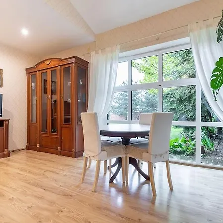 New House, Private Garden & Parking Center * 克莱佩达