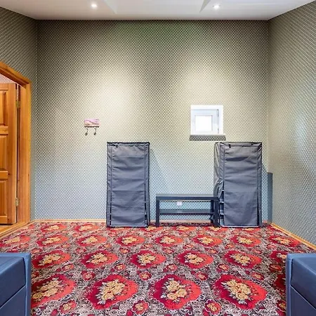 New House, Private Garden & Parking Center