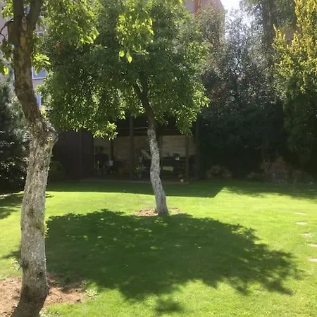 New House, Private Garden & Parking Center *