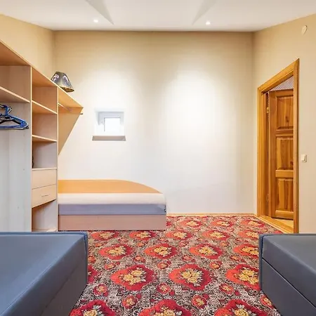 New House, Private Garden & Parking Center 克莱佩达