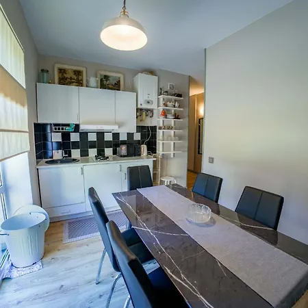 Apartamento New House, Private Garden & Parking Center