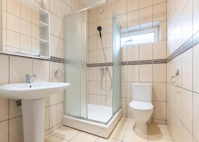 Apartment New House, Private Garden & Parking Center *